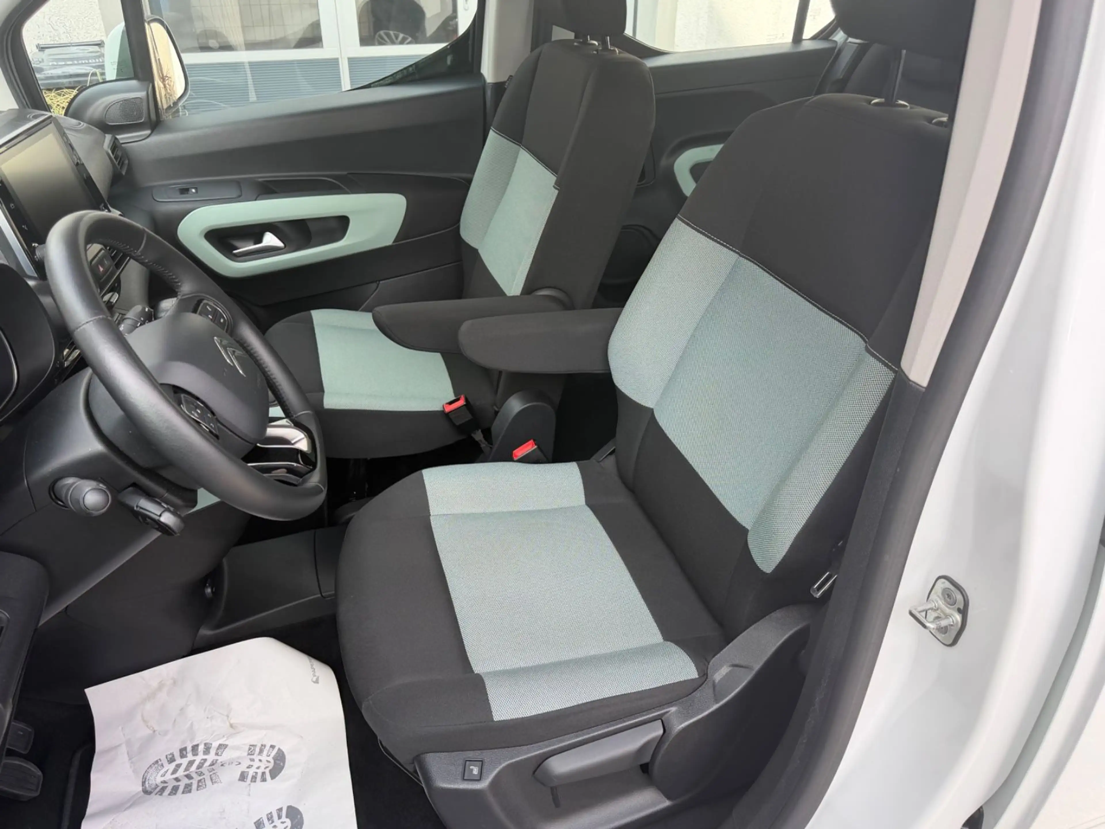 Citroen Berlingo Feel M — photo 12