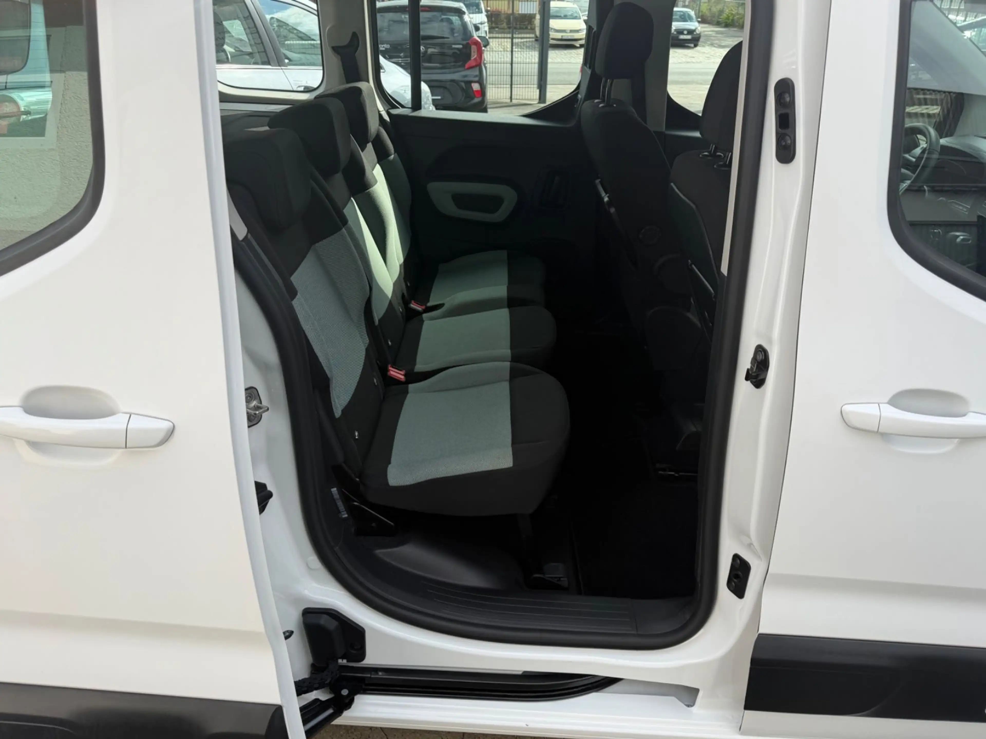 Citroen Berlingo Feel M — photo 9