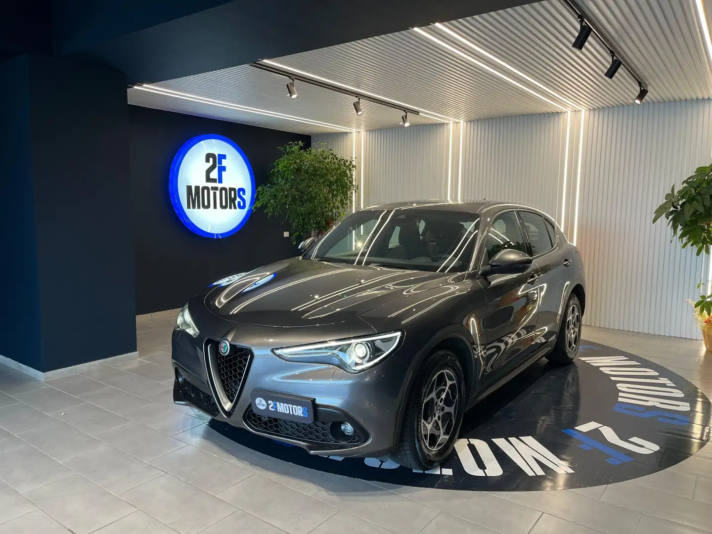 Alfa Romeo Stelvio 2.2 t Business rwd 160cv auto Grigio - 2