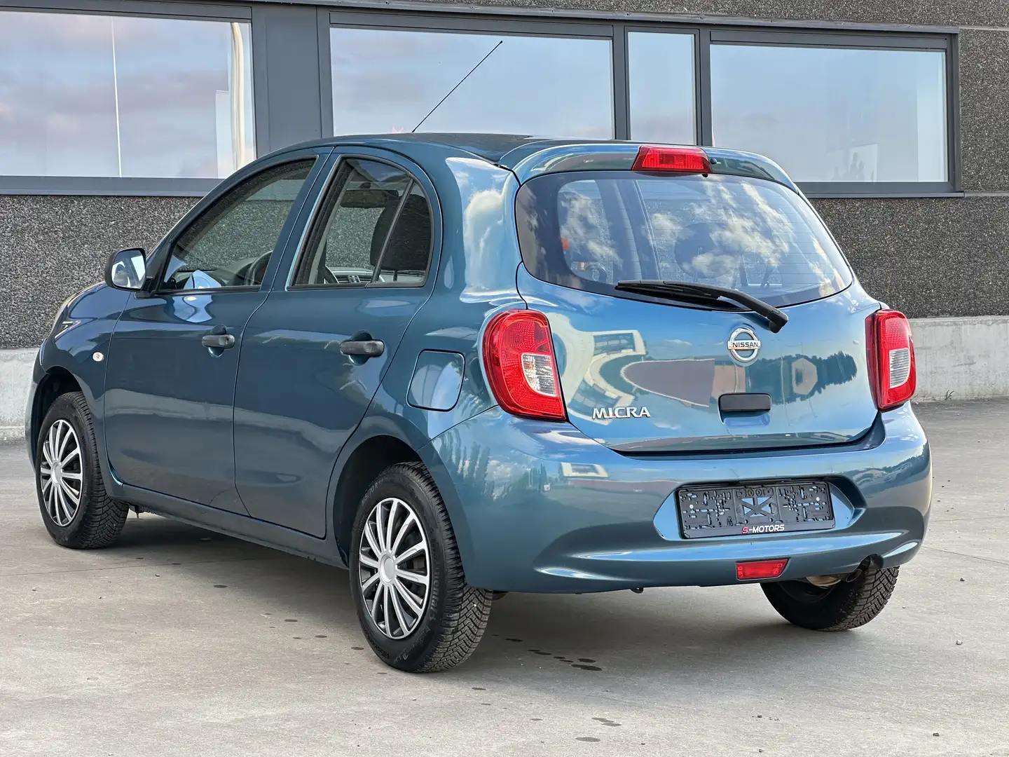 Nissan Micra Grijs - 2