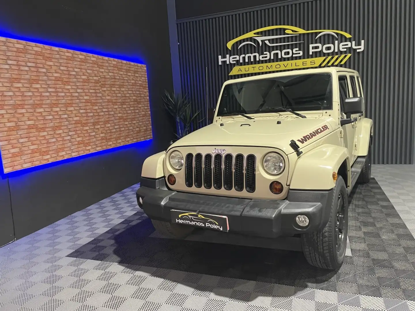 Jeep Wrangler Unlimited 2.8CRD Sahara Aut. Beige - 1