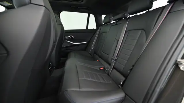 BMW 330 e xDrive Ansicht 16