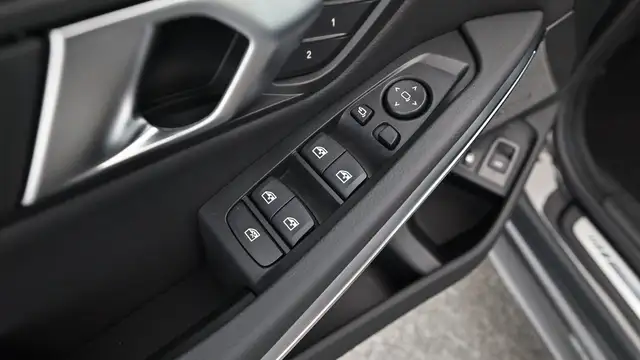 BMW 330 e xDrive Ansicht 11