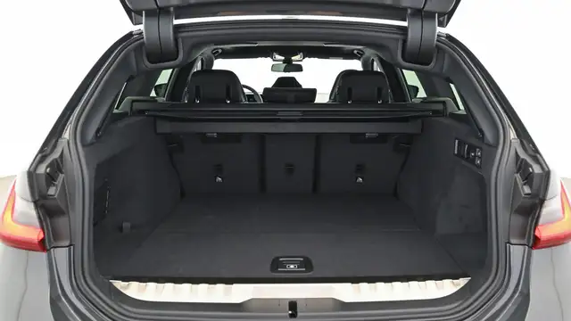 BMW 330 e xDrive Ansicht 14