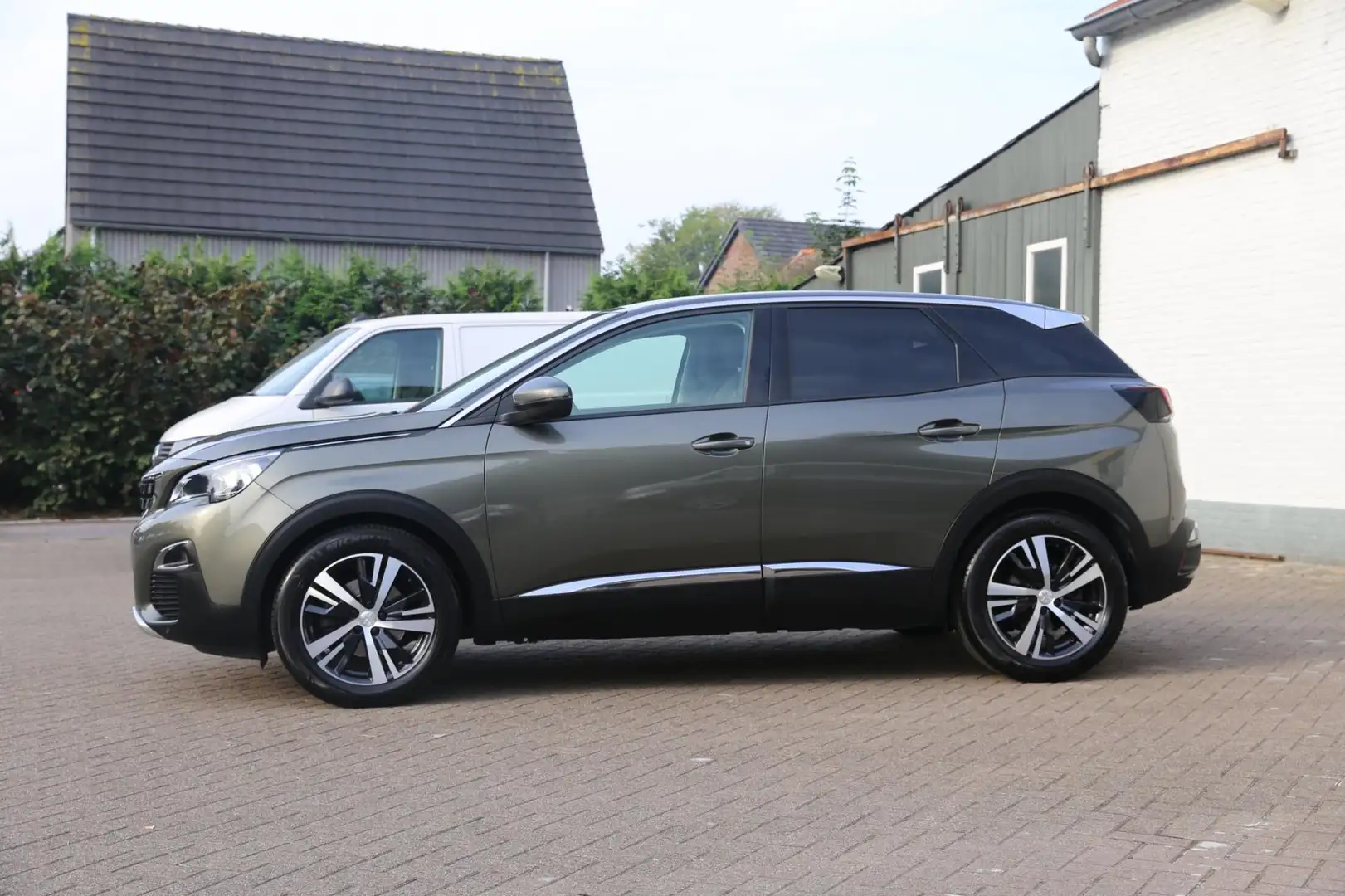 Peugeot 3008 1.2 PureTech Allure Gris - 2