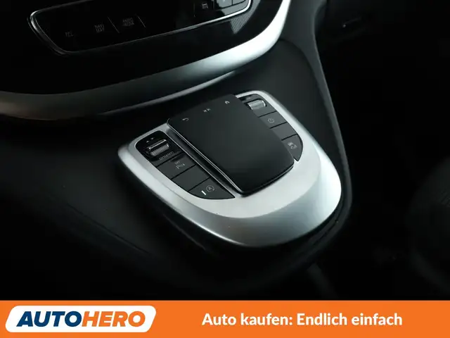 Mercedes-Benz V-Class view 24