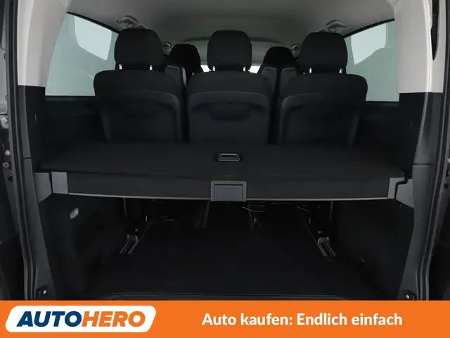 Mercedes-Benz V-Class view 17