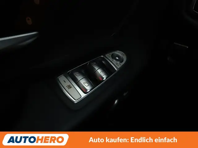 Mercedes-Benz V-Class view 25