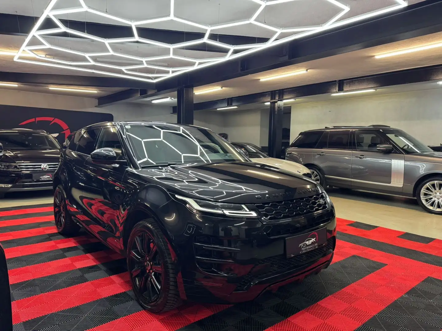 Land Rover Range Rover Evoque 2,0 D150 R-Dynamic S Aut. Schwarz - 1