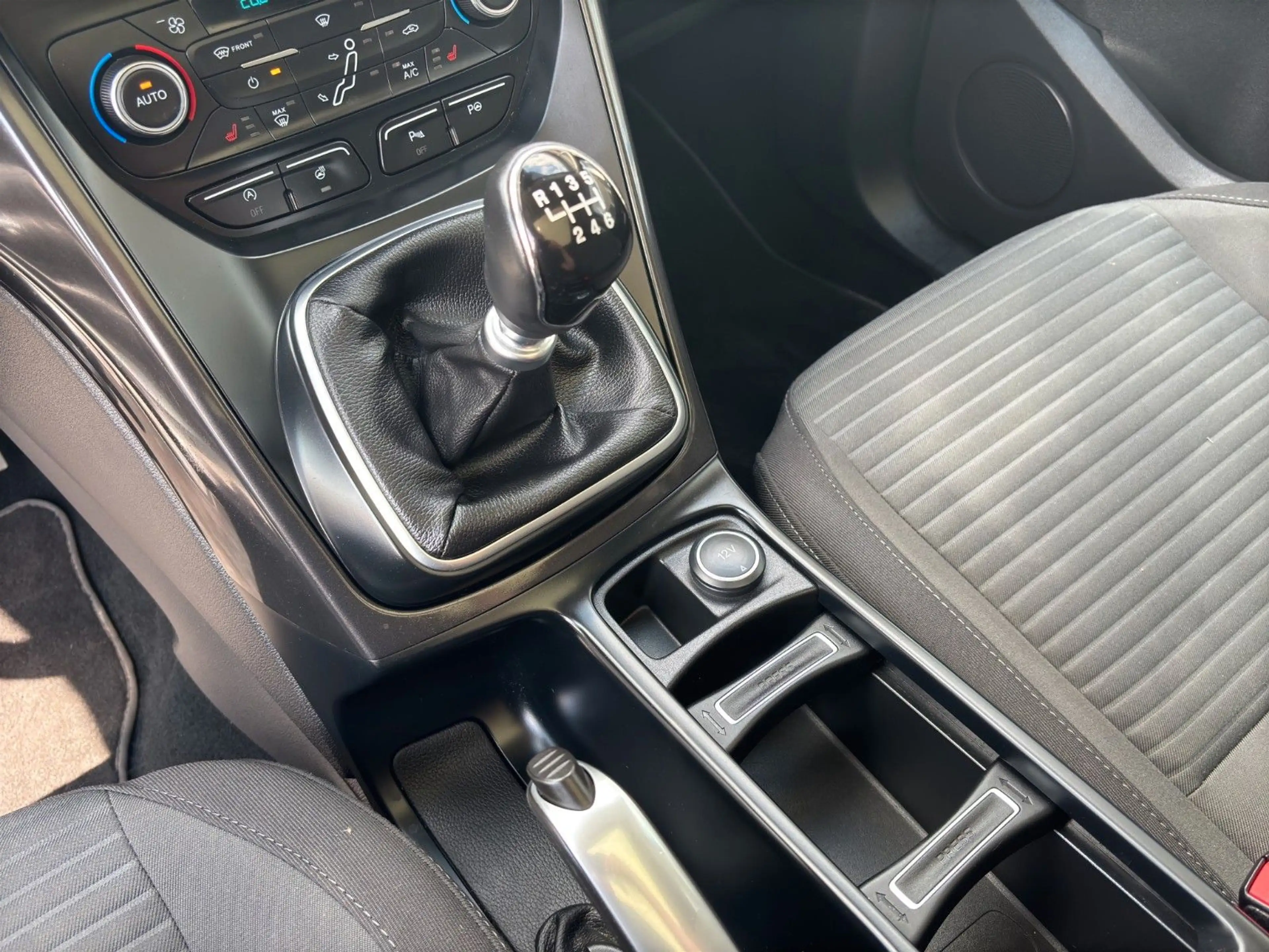 Ford C-Max Titanium | 39.945 km | Pano | Navi — photo 24