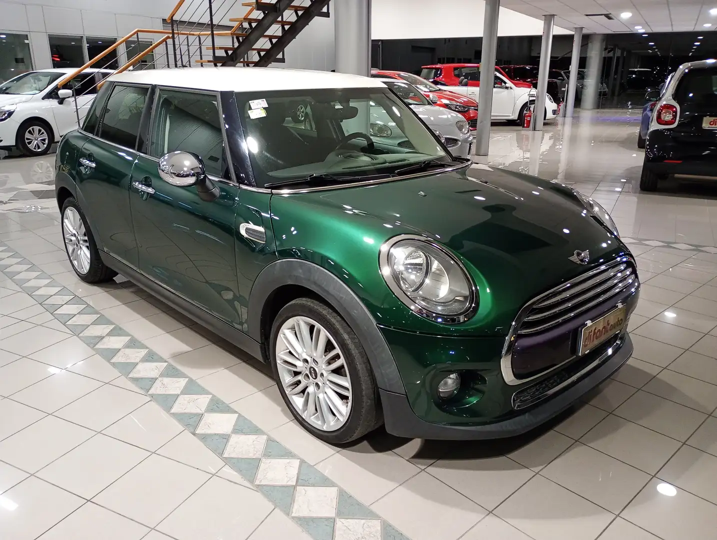 MINI Cooper D Mini 1.5 COOPER D 5p Grün - 2