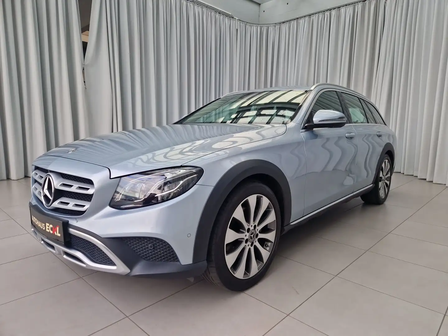 Mercedes-Benz E 220 d 4MATIC All-Terrain T-Modell SpurW HUD Grau - 2
