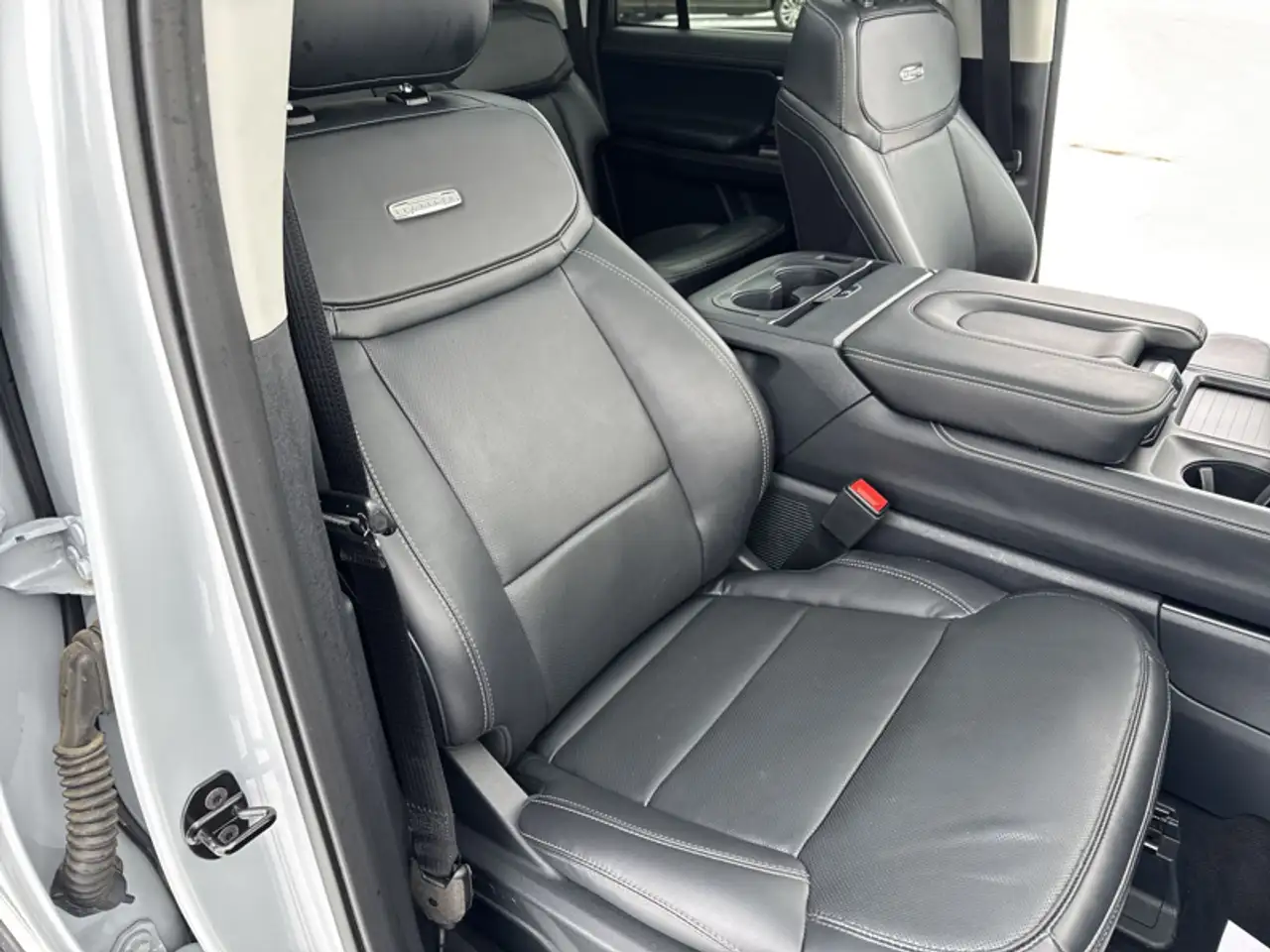 Ford Expedition снимка Ford Expedition