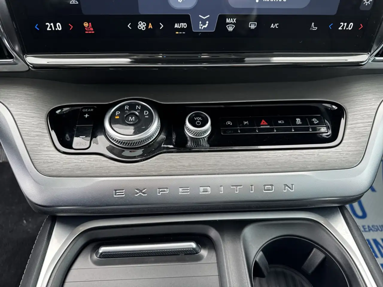 Ford Expedition снимка Ford Expedition