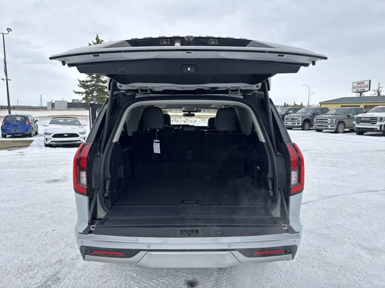 Ford Expedition снимка Ford Expedition