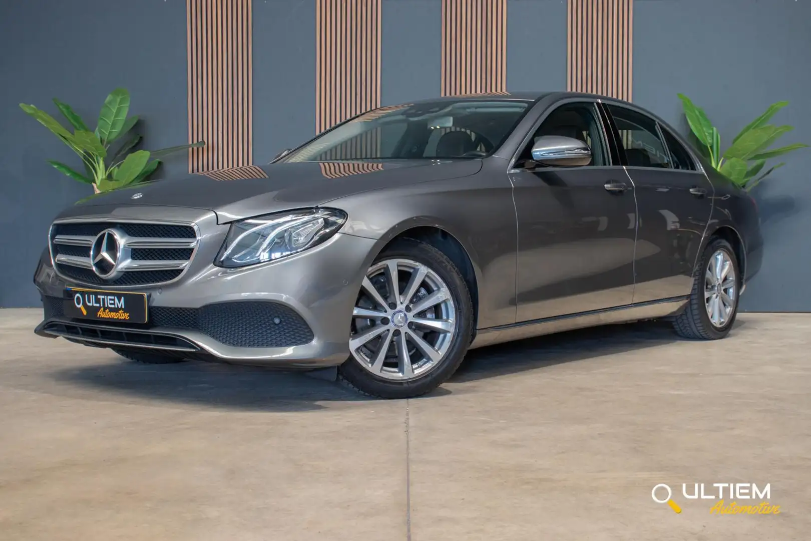 Mercedes-Benz E 220 d Lease Edition | *LED*TREKHAAK Grijs - 1