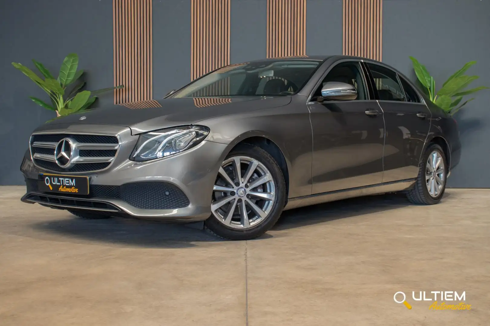 Mercedes-Benz E 220 d Lease Edition | *LED*TREKHAAK Grau - 1