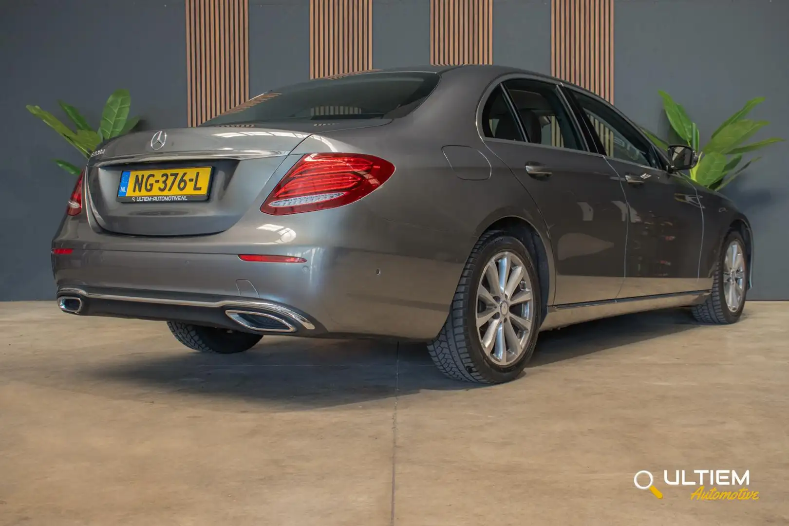 Mercedes-Benz E 220 d Lease Edition | *LED*TREKHAAK Grau - 2