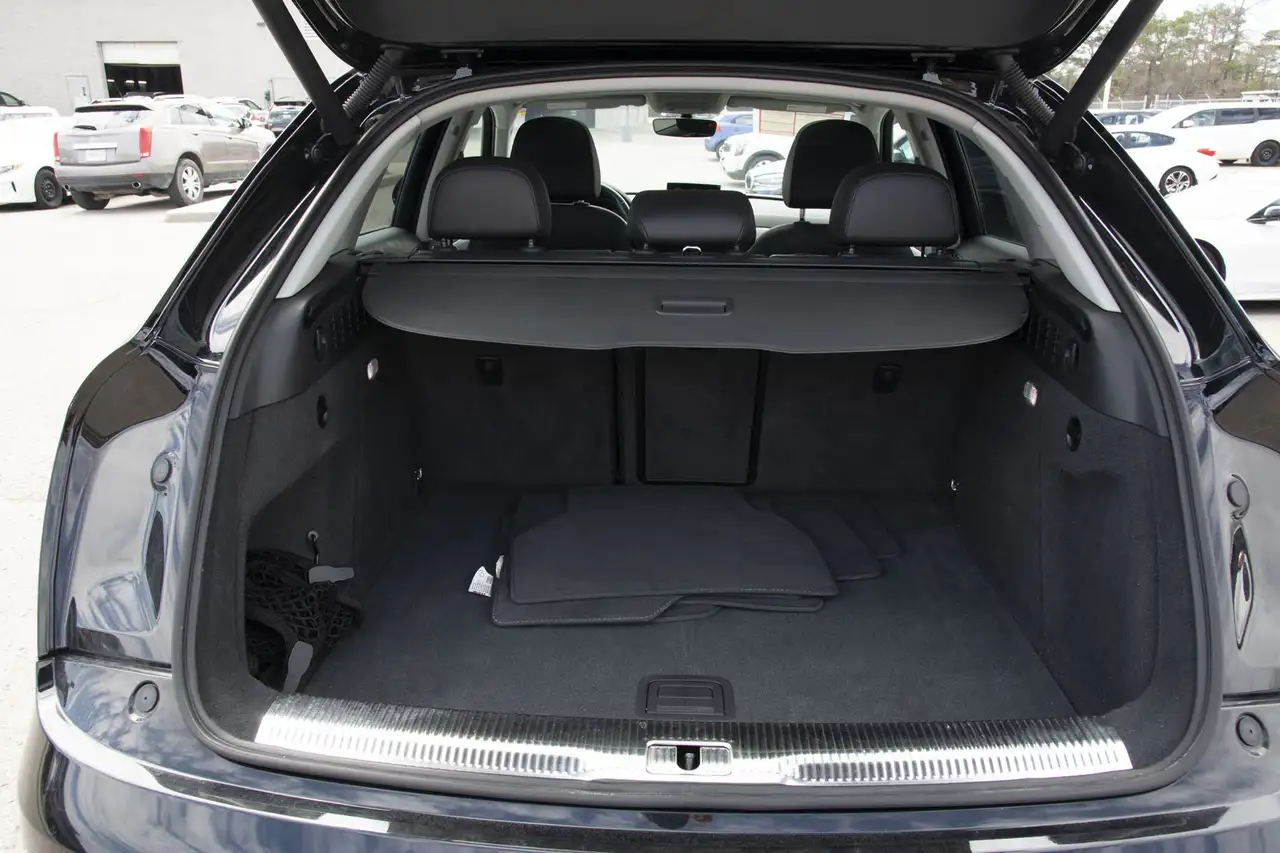 Audi Q3 снимка Audi Q3