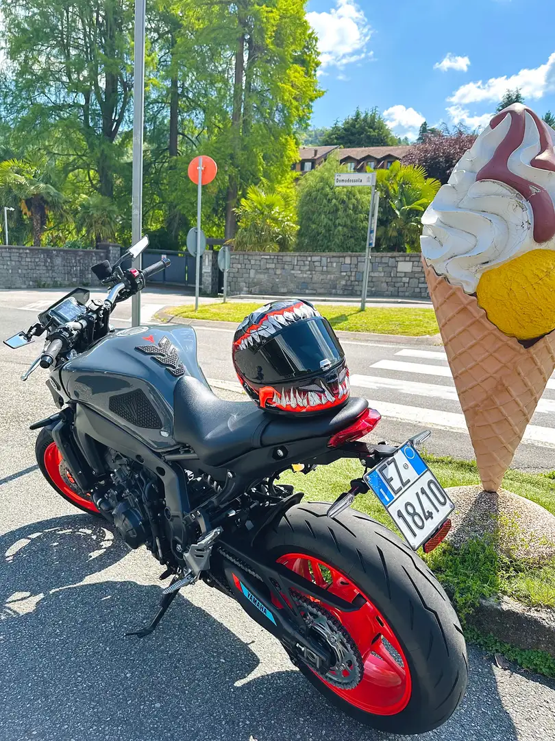 Yamaha MT-09 Terza generazione 2022 Grigio - 2