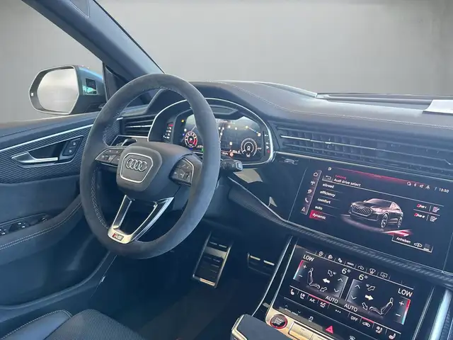 Audi RS Q8 view 7