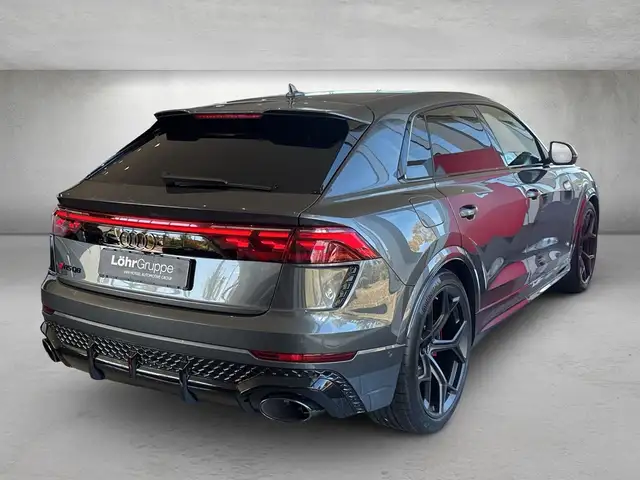 Audi RS Q8 view 3