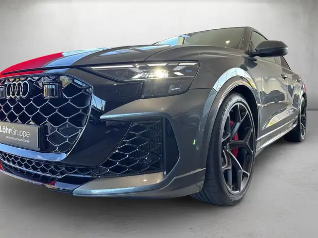 Audi RS Q8 view 4