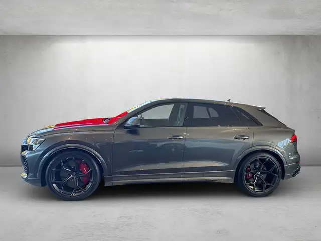 Audi RS Q8 view 2
