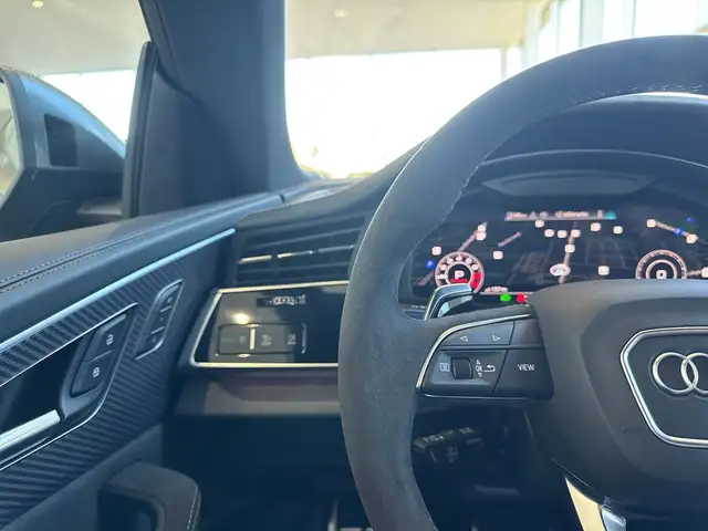 Audi RS Q8 view 15