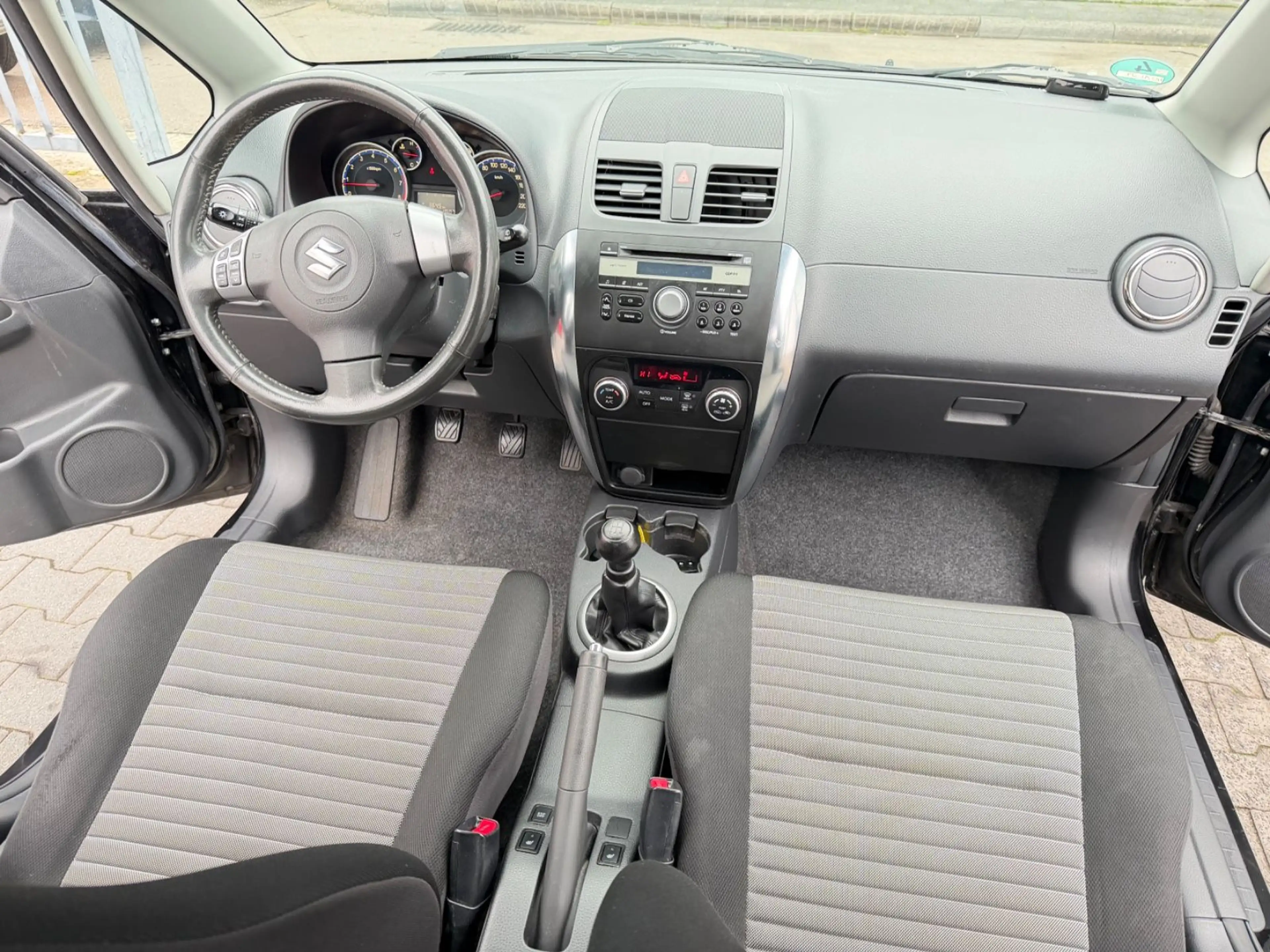 Suzuki SX4 Club — photo 11