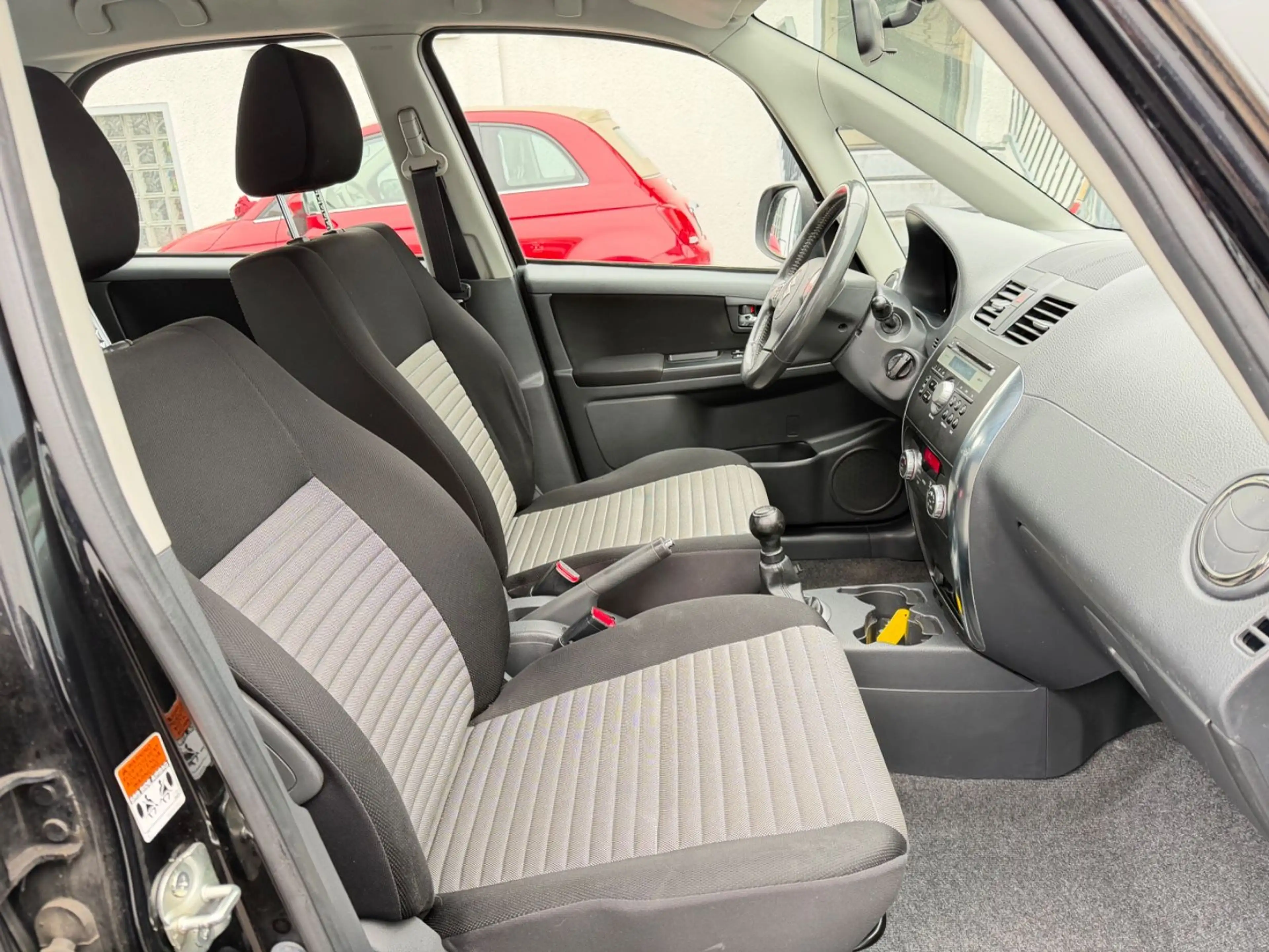 Suzuki SX4 Club — photo 12