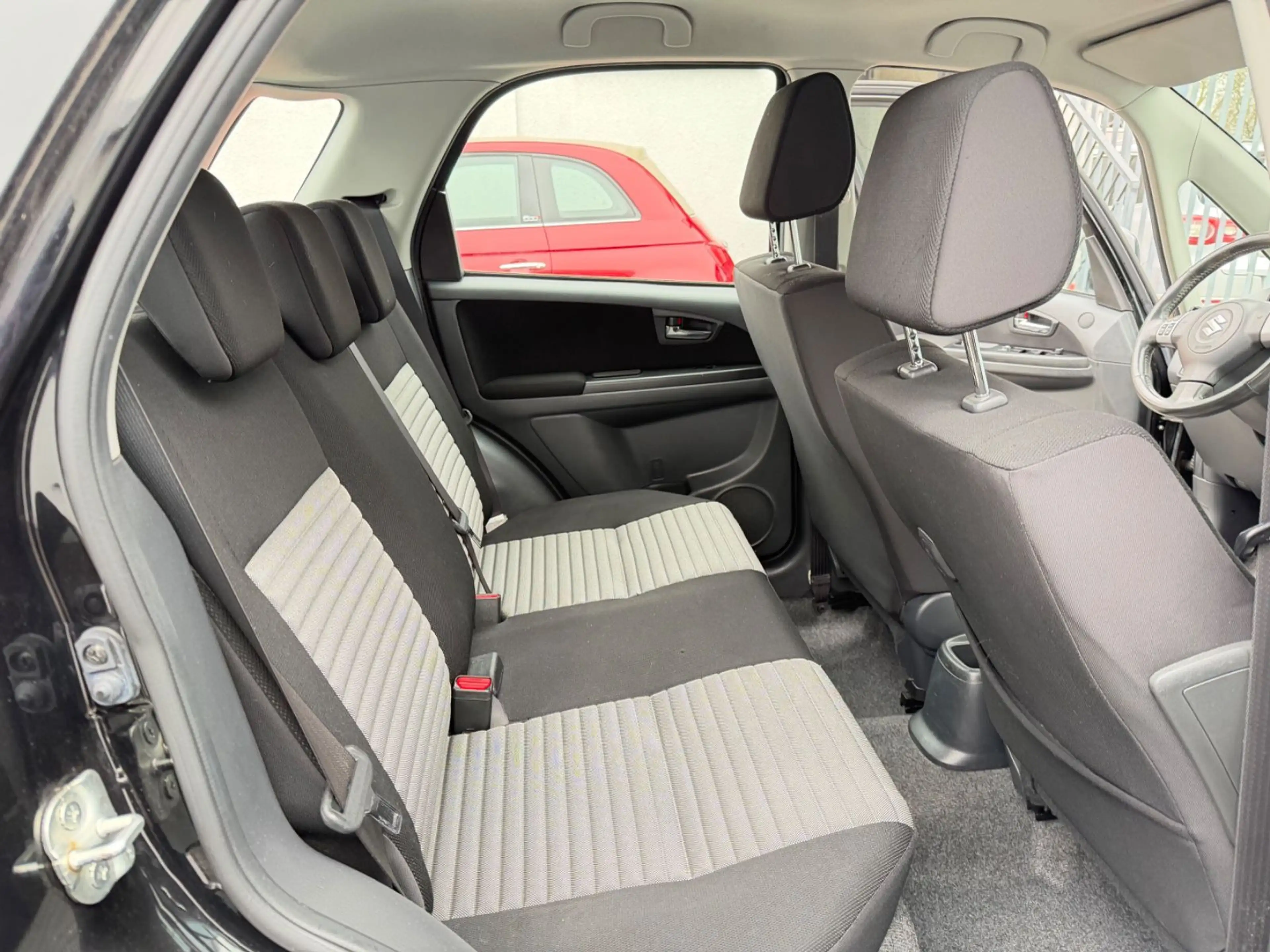 Suzuki SX4 Club — photo 10
