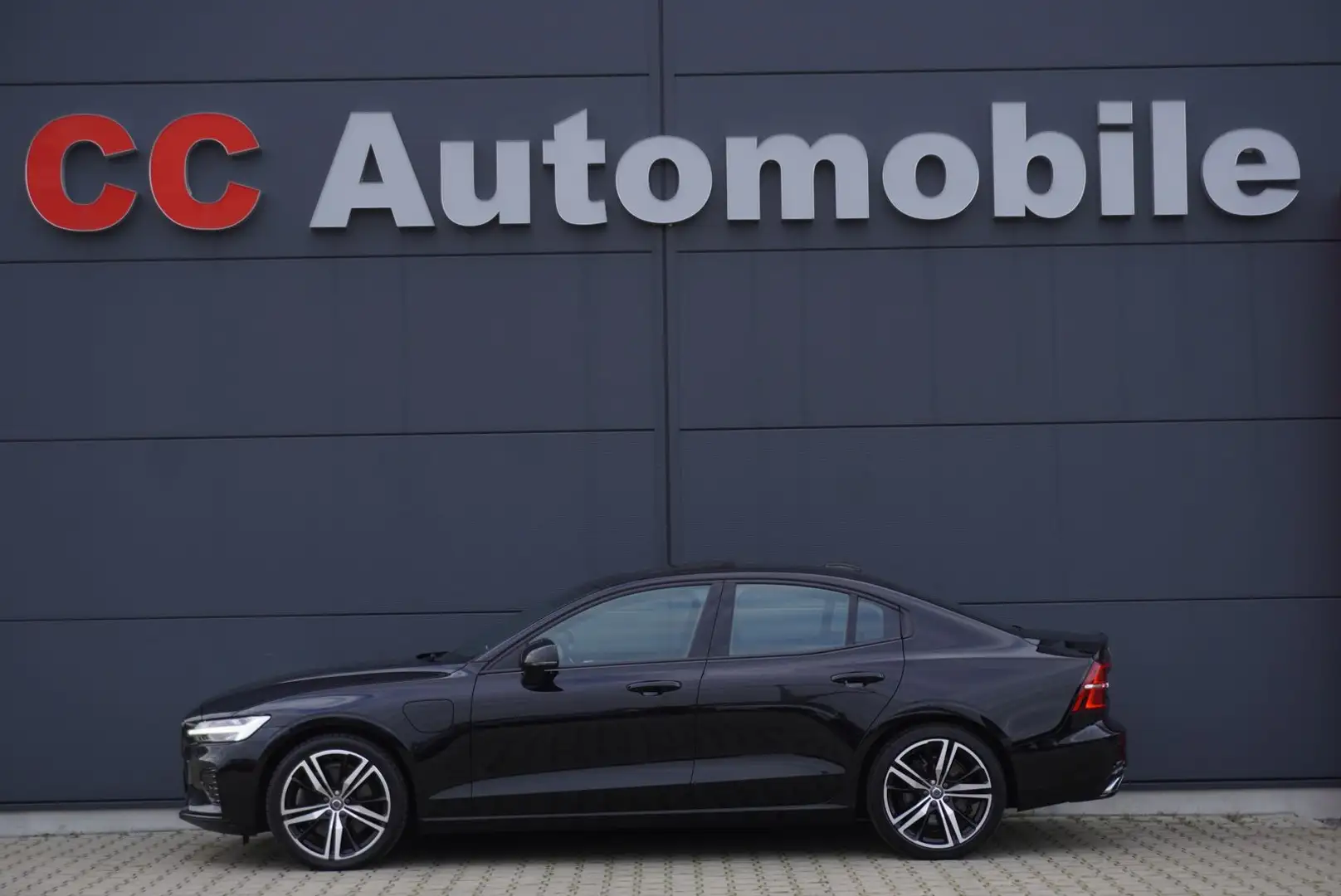 Volvo S60 R Design Recharge AWD+Pano+Standhzg+B&W+HUD - 1