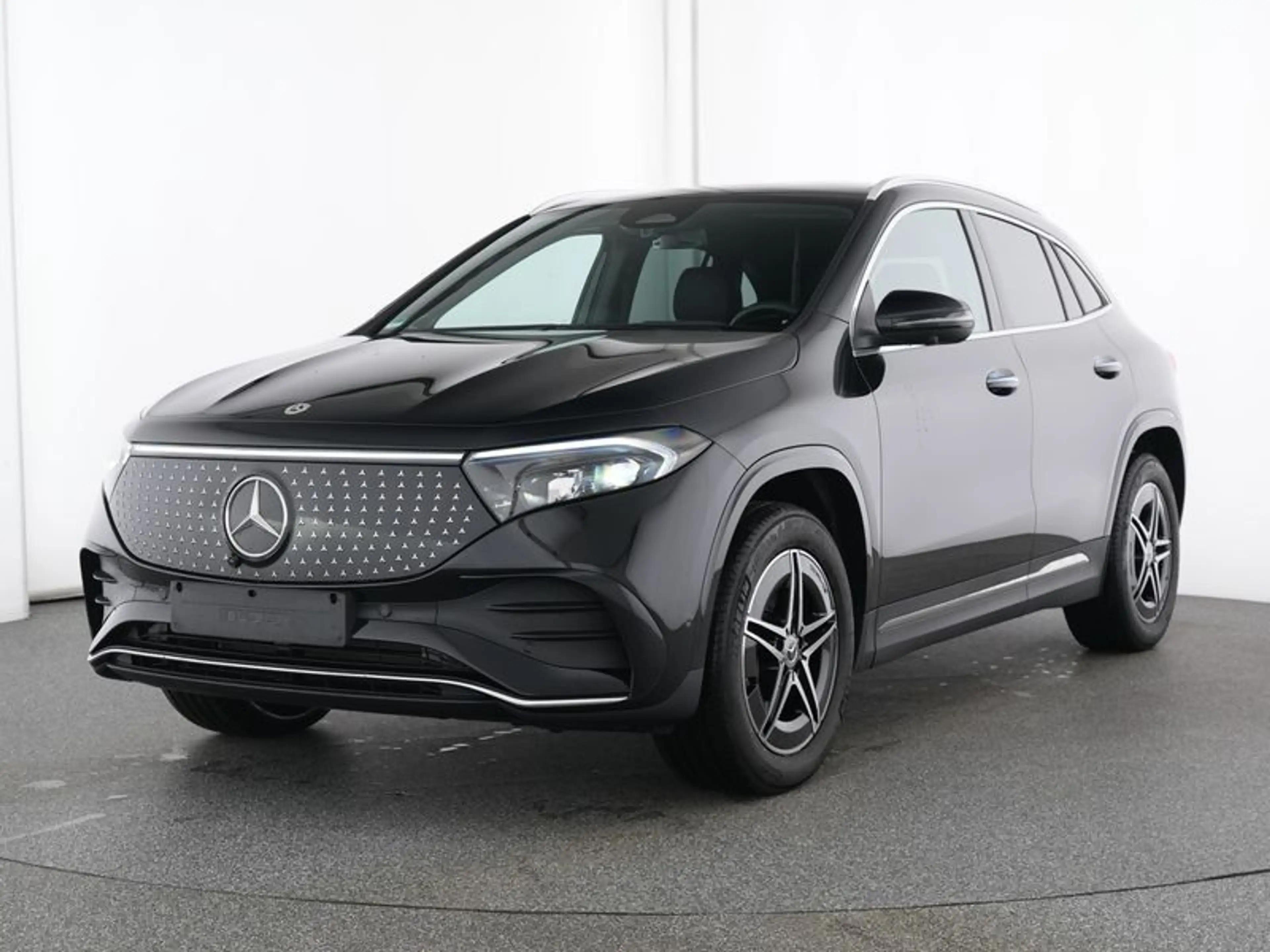 Mercedes-Benz EQA 300 4M AMG PREMIUM+AHK+PANO+FAHRASSI+HUD+360 — photo 13