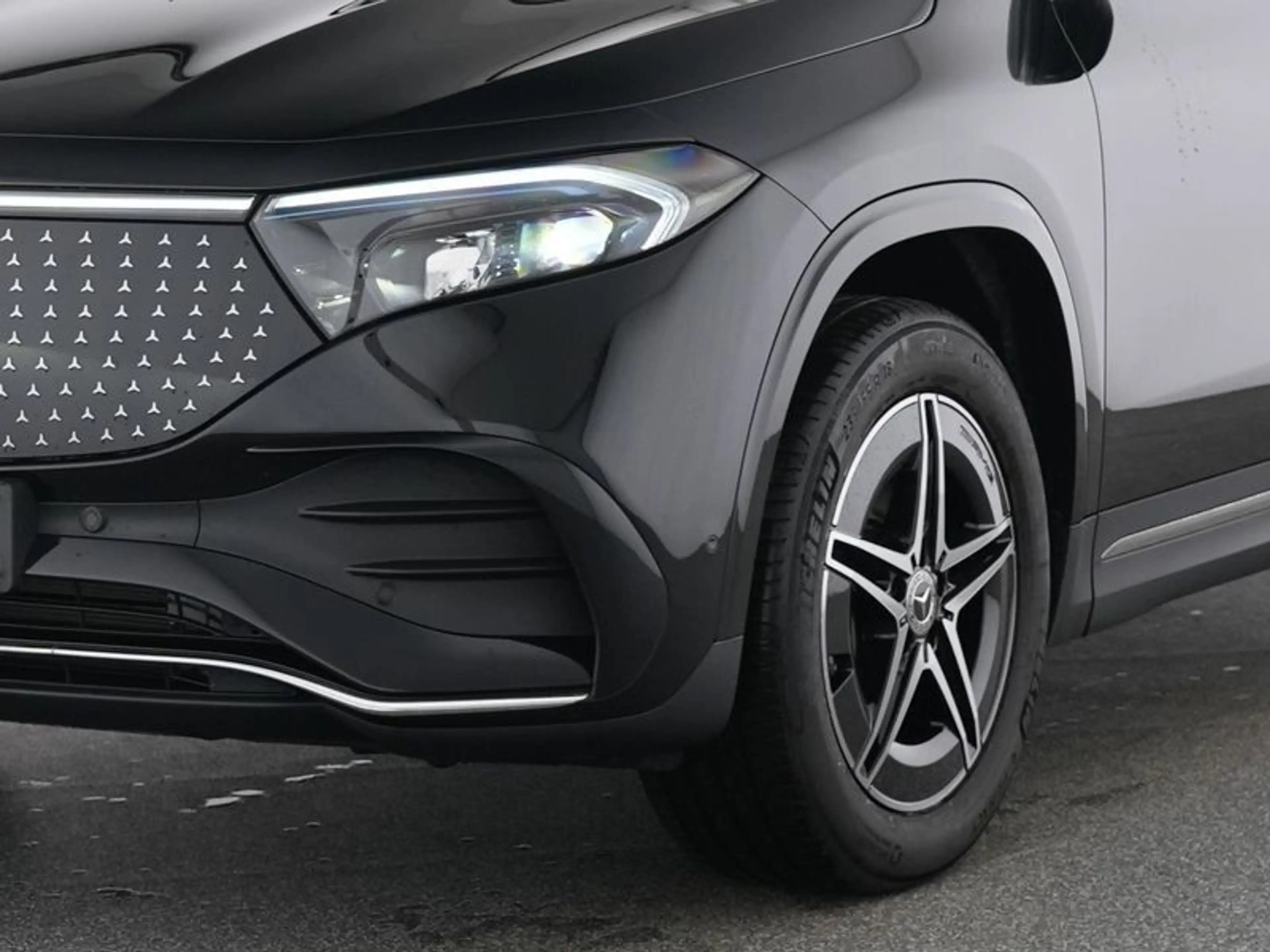 Mercedes-Benz EQA 300 4M AMG PREMIUM+AHK+PANO+FAHRASSI+HUD+360 — photo 15