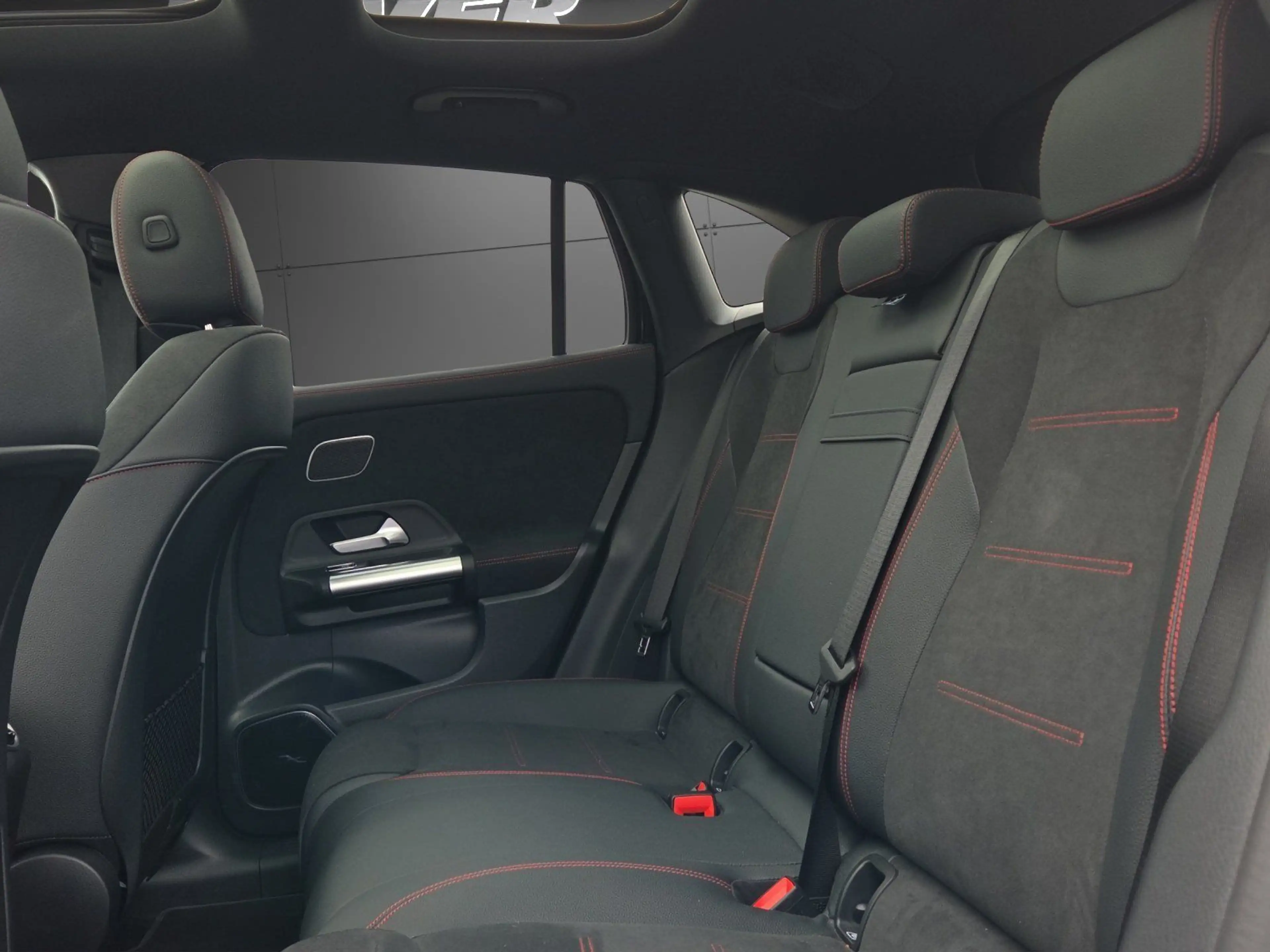 Mercedes-Benz EQA 300 4M AMG PREMIUM+AHK+PANO+FAHRASSI+HUD+360 — photo 9