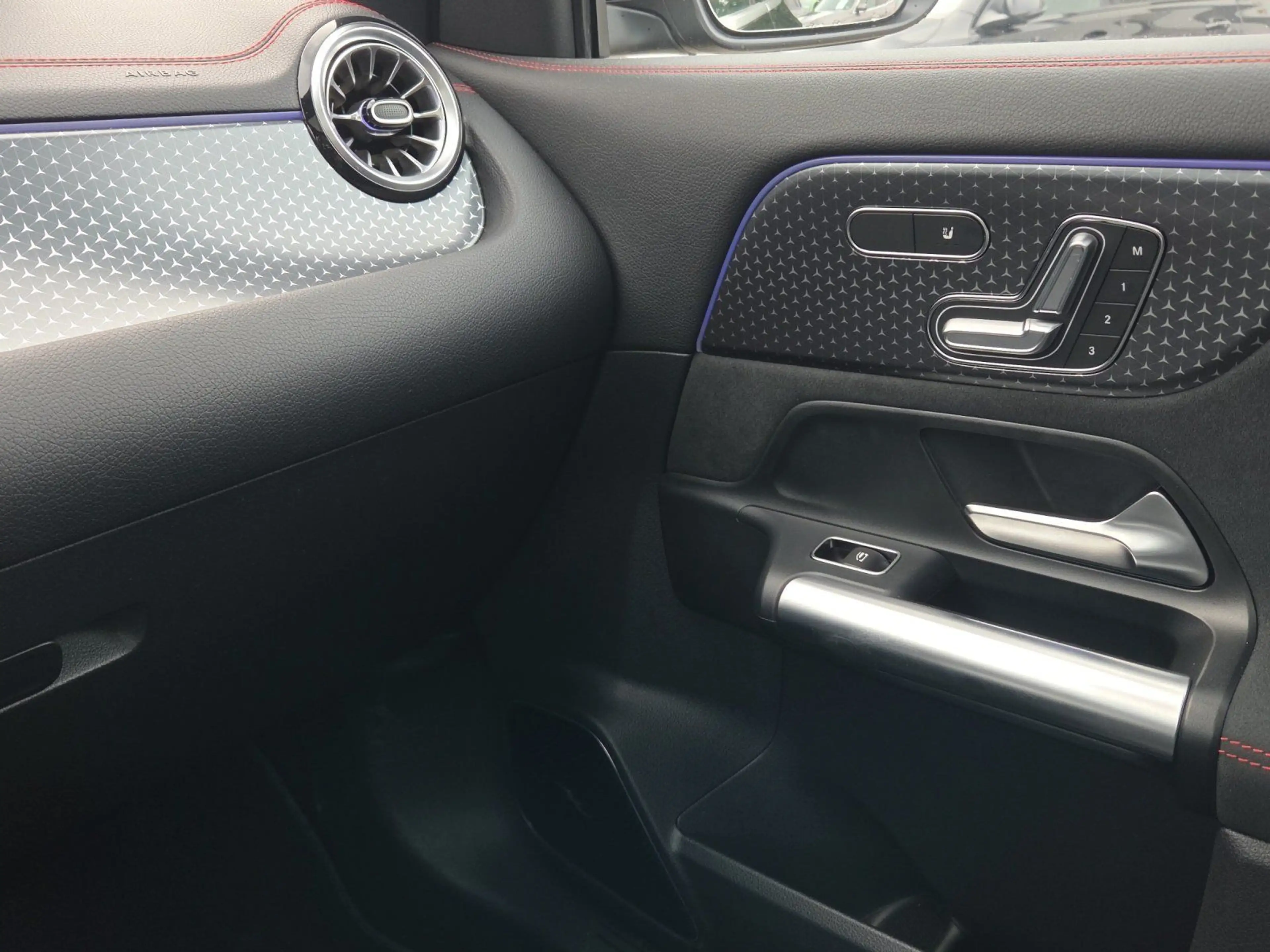 Mercedes-Benz EQA 300 4M AMG PREMIUM+AHK+PANO+FAHRASSI+HUD+360 — photo 10