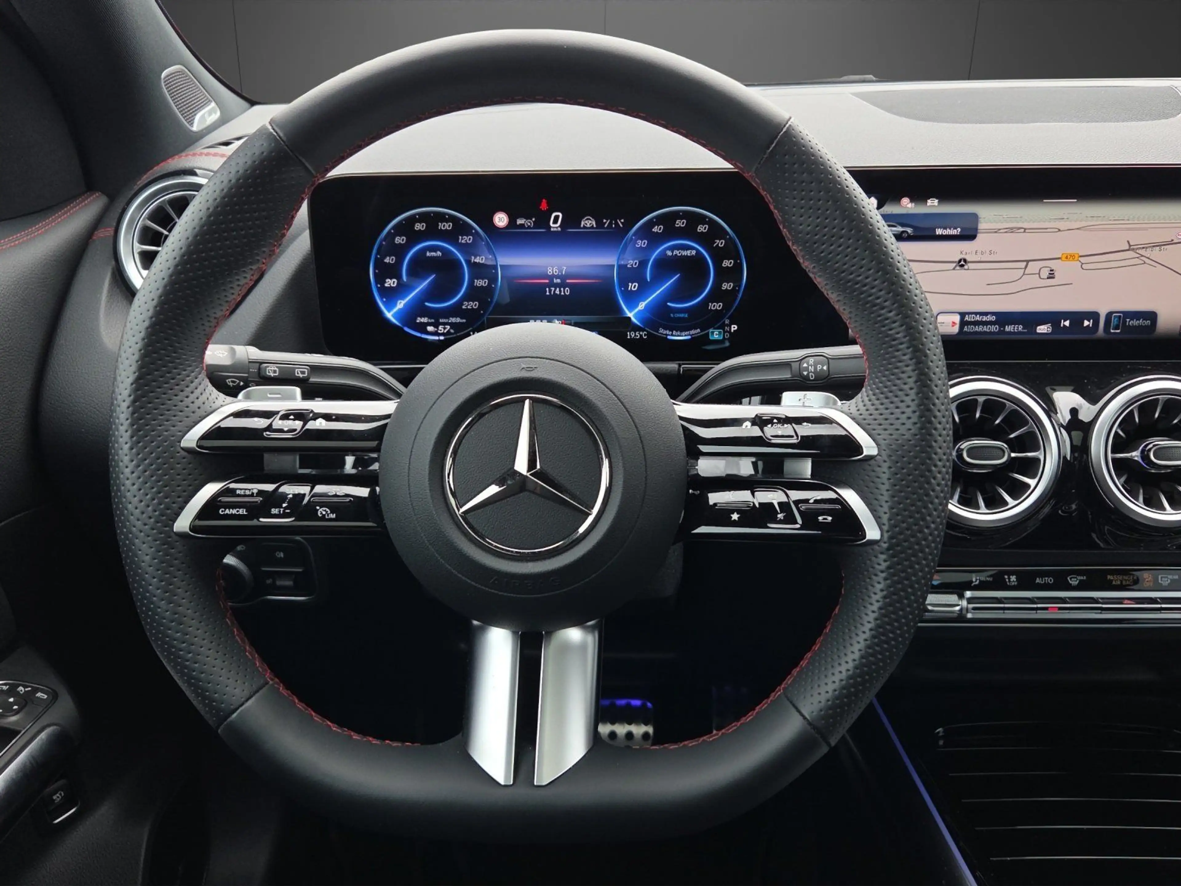Mercedes-Benz EQA 300 4M AMG PREMIUM+AHK+PANO+FAHRASSI+HUD+360 — photo 7