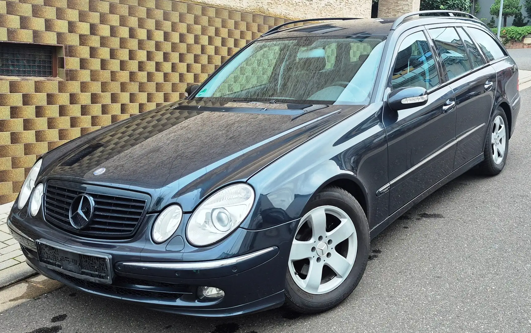 Mercedes-Benz E 200 Avantgarde Leder Xenon PDC Allwetterr. Tüv neu Schwarz - 1