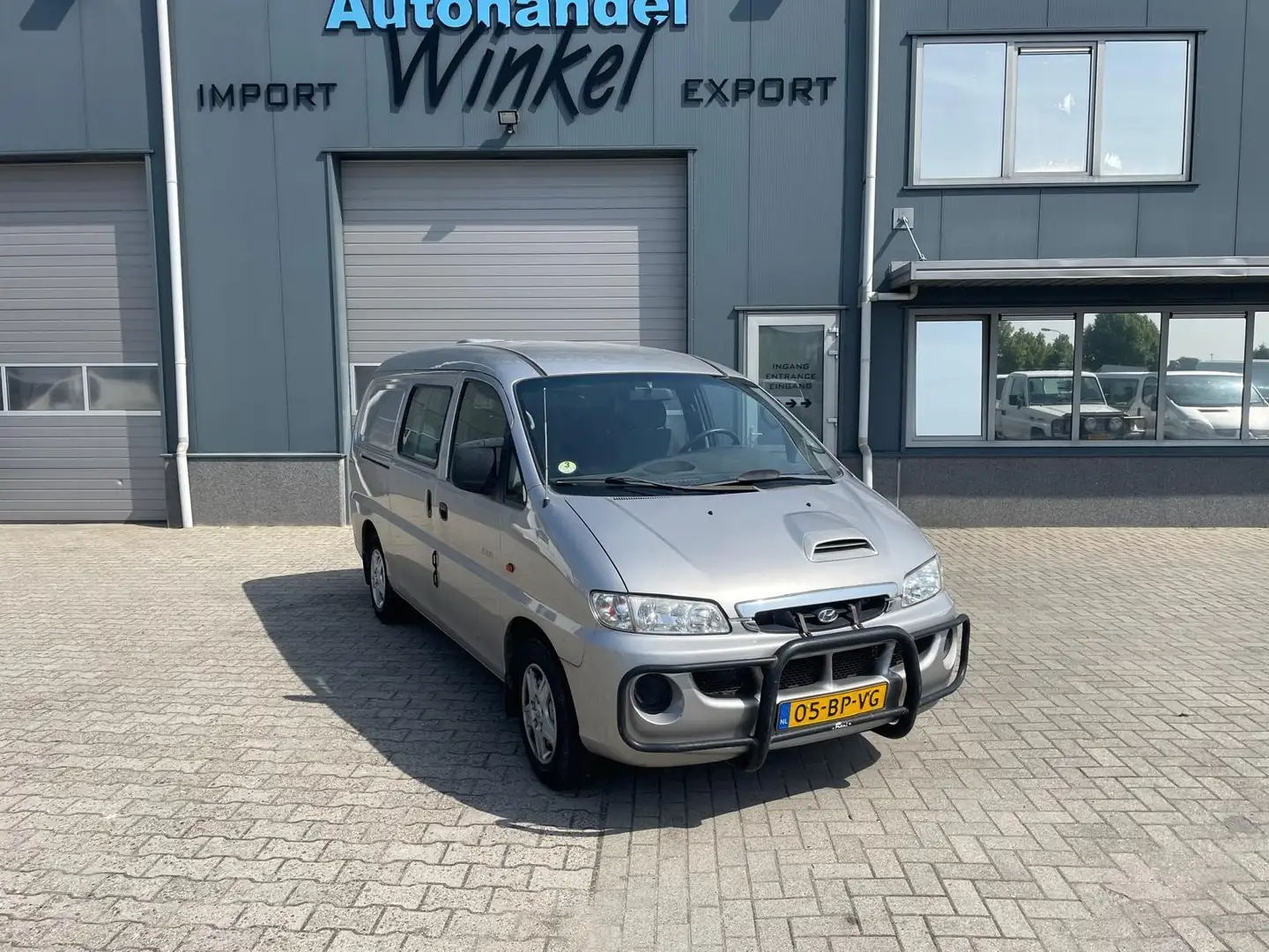Hyundai H 200 2.5 CRDi Luxe lang DC Gri - 1