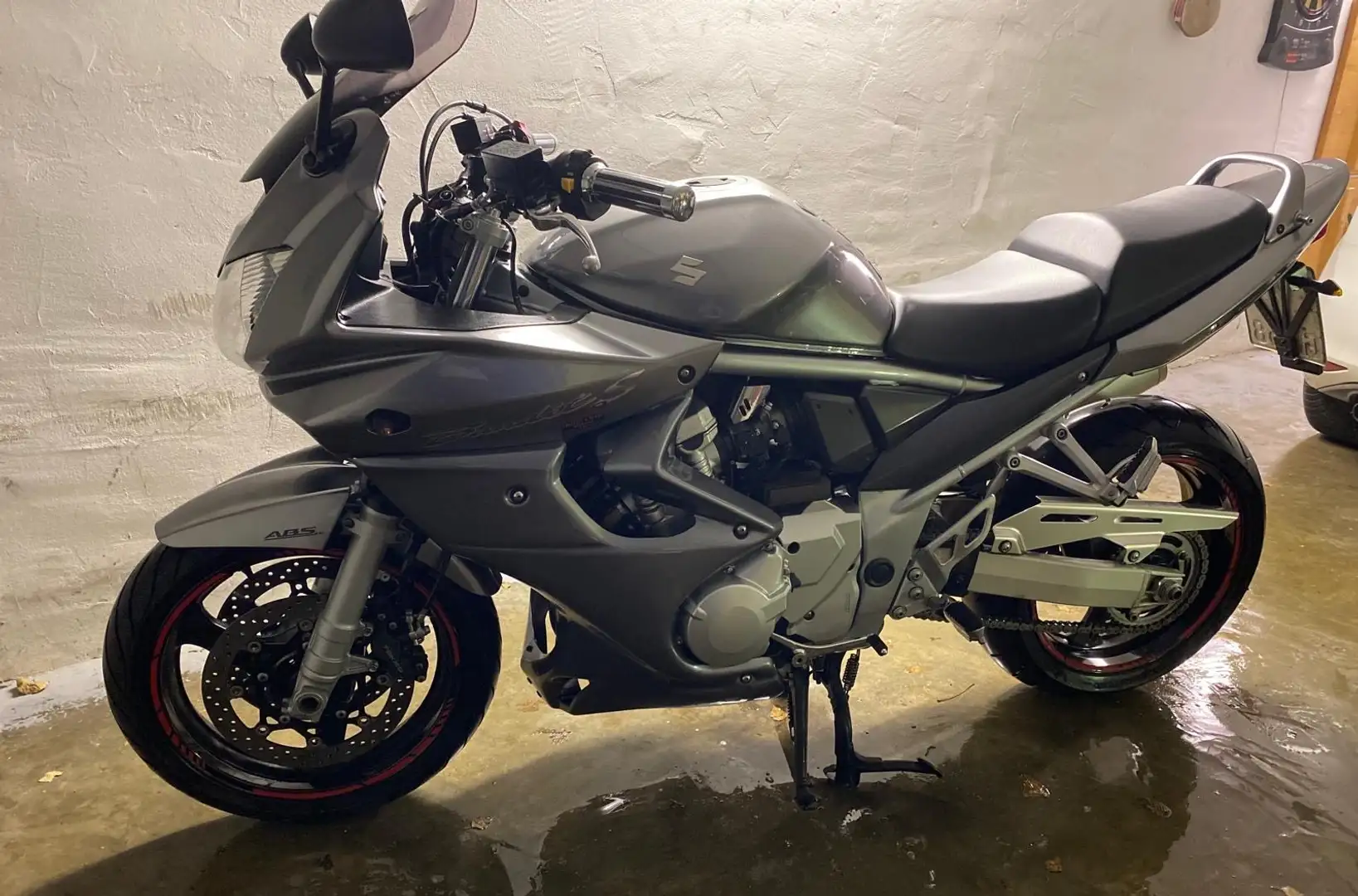 Suzuki Bandit 1250 Gris - 1