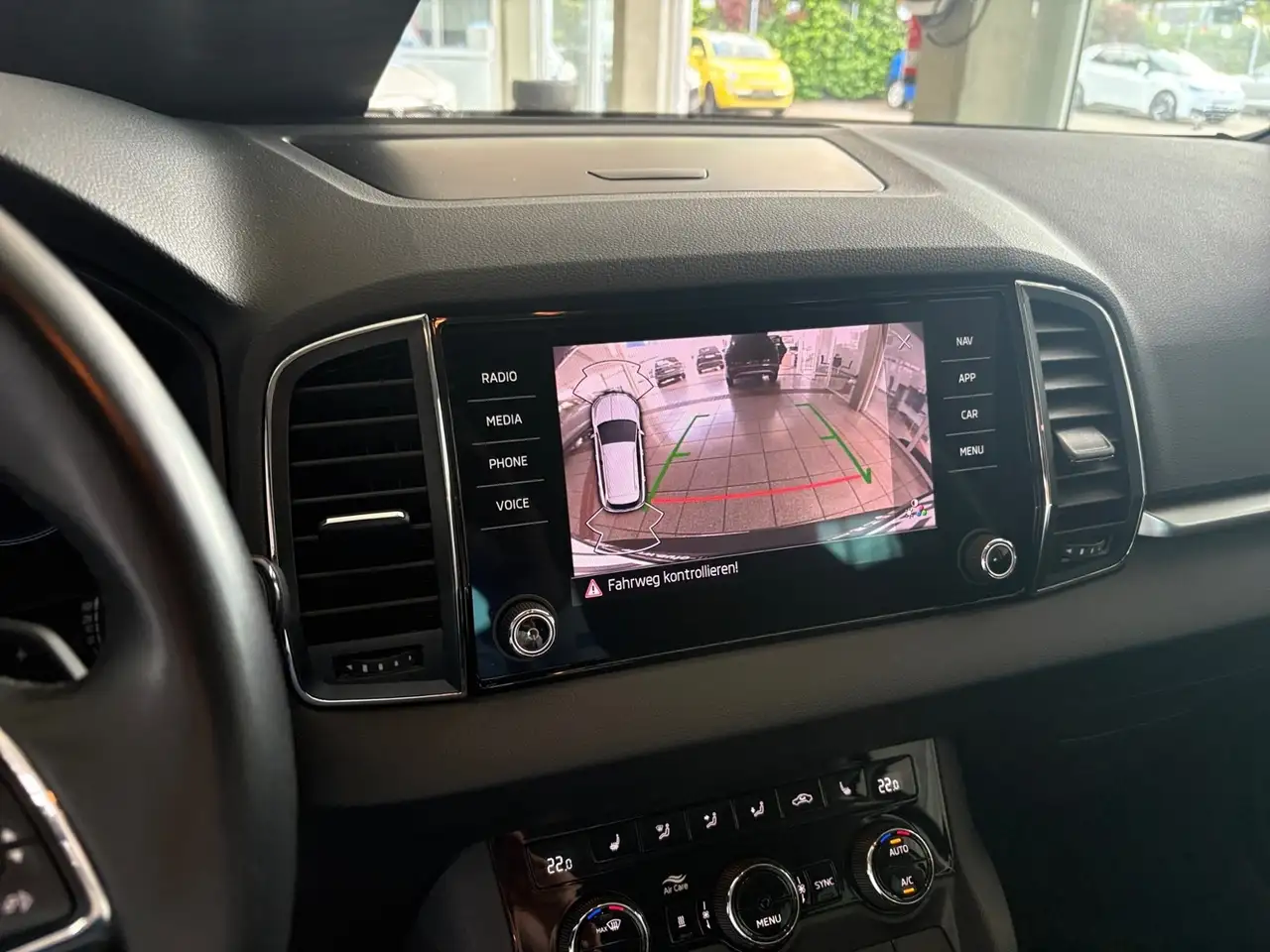 Skoda Karoq AMBITION 2.0 TDI 115PS DSG +AHK+LED+ACC+RKAM+VIRT, миниатюра 14