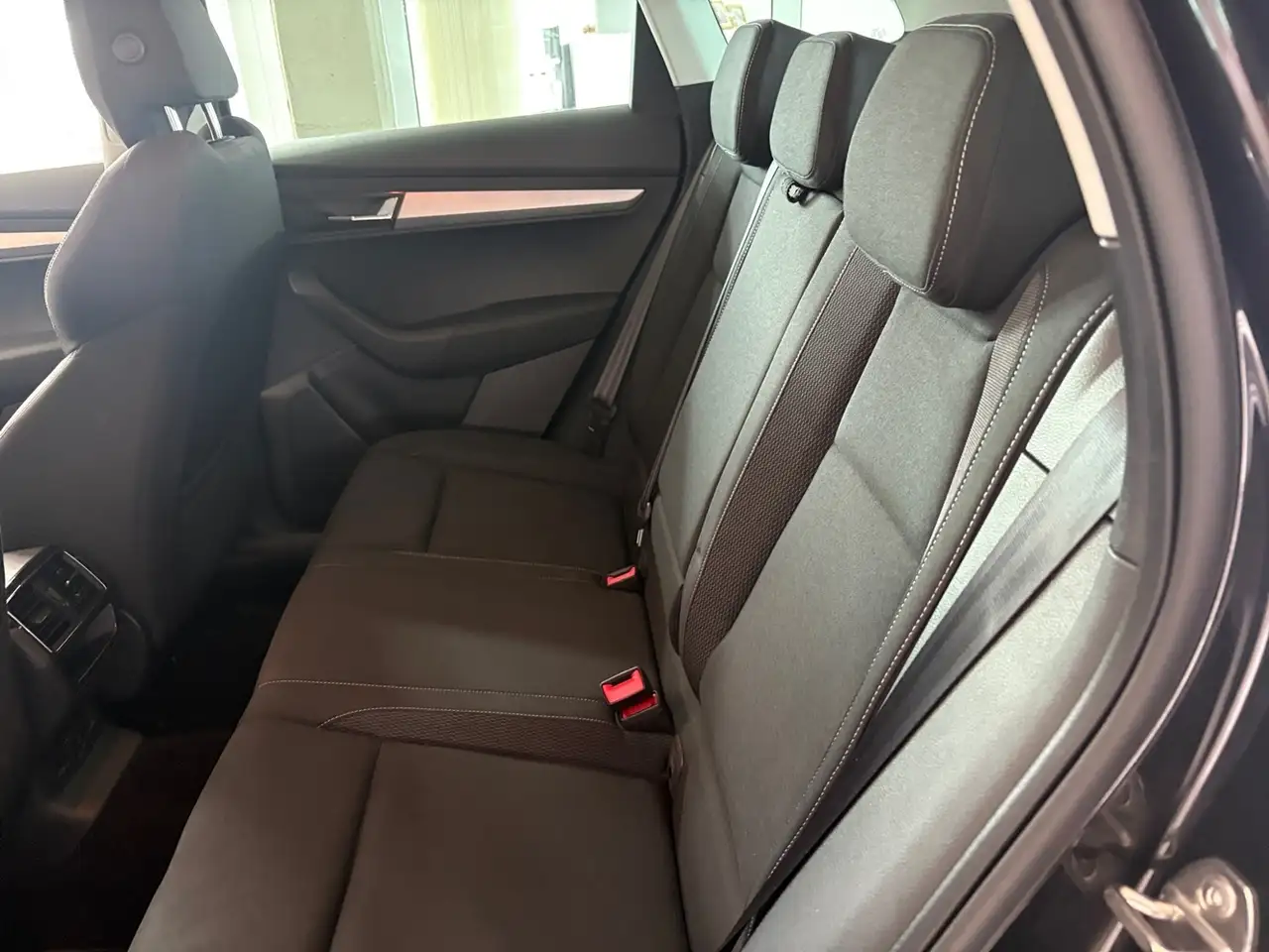 Skoda Karoq AMBITION 2.0 TDI 115PS DSG +AHK+LED+ACC+RKAM+VIRT, миниатюра 16