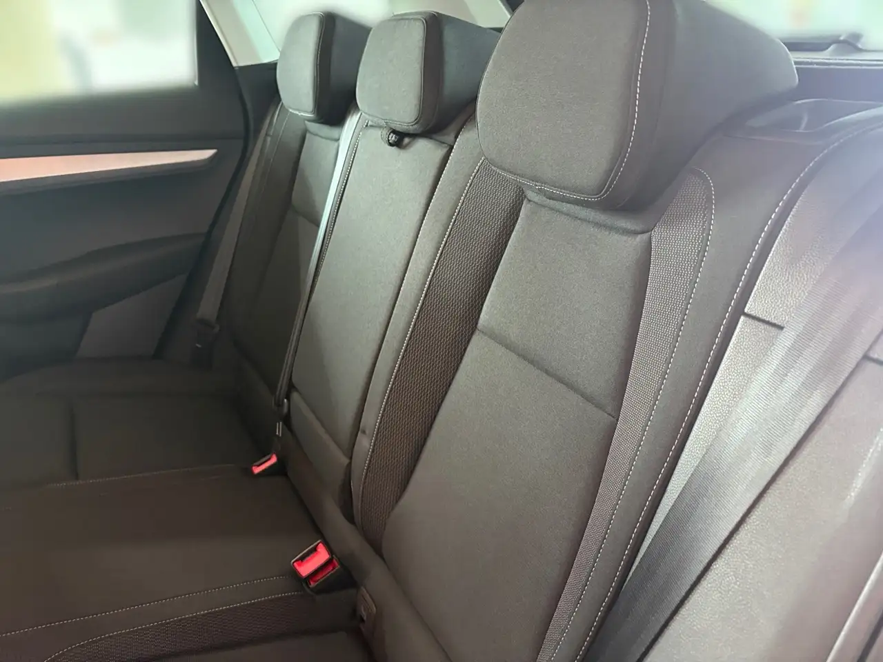 Skoda Karoq AMBITION 2.0 TDI 115PS DSG +AHK+LED+ACC+RKAM+VIRT, миниатюра 15
