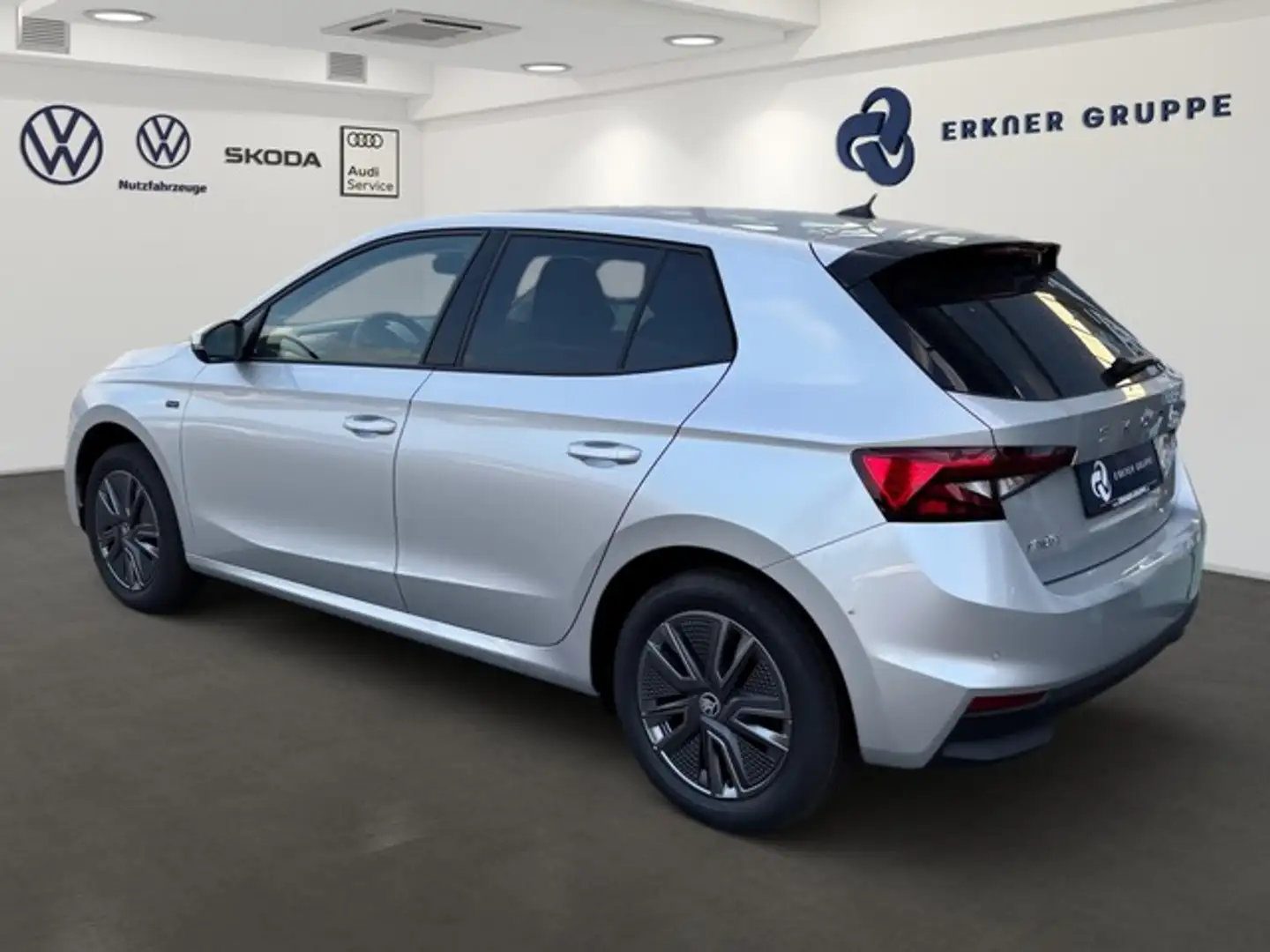 Skoda Fabia Tour 1.0 TSI Tour +SHZ+LED+PDC+RFK+KESSY+KLIMA+ Plateado - 2