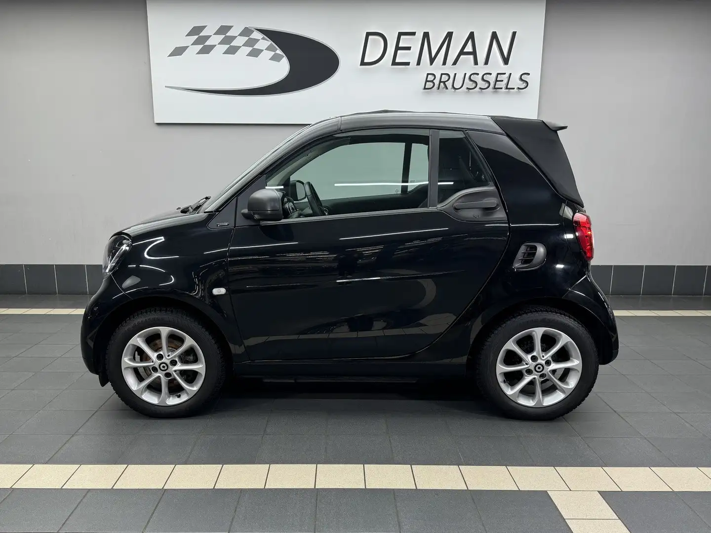 smart forTwo 1.0i Passion *DCT* Cabriolet* Cool & Audio* LED* Zwart - 2