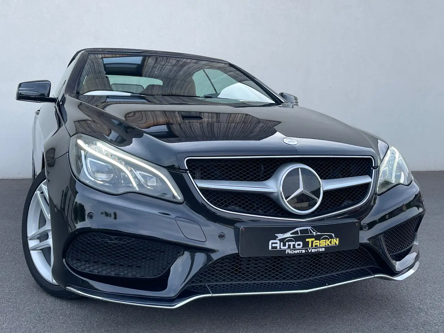 Mercedes-Benz E 220 CABRIOLET // FACELIFT // PACK AMG // A VOIR // Black - 1