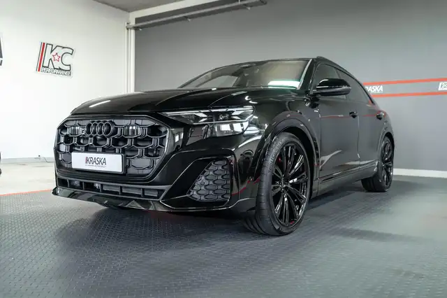 Audi Q8 view 4
