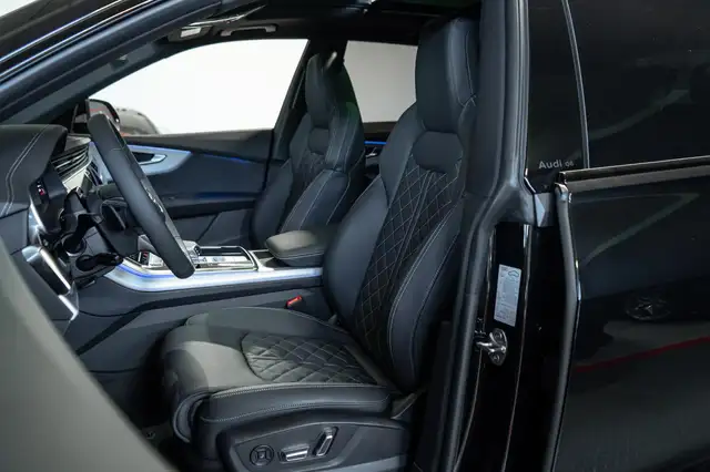 Audi Q8 view 14