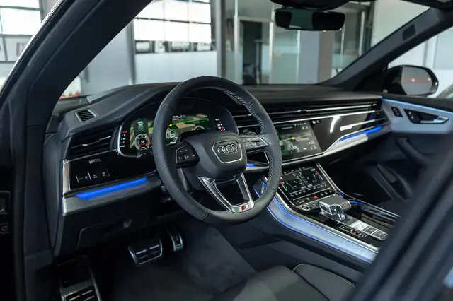 Audi Q8 view 13